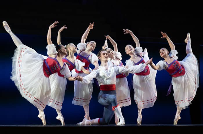 The school of dance performing in the amphitheater