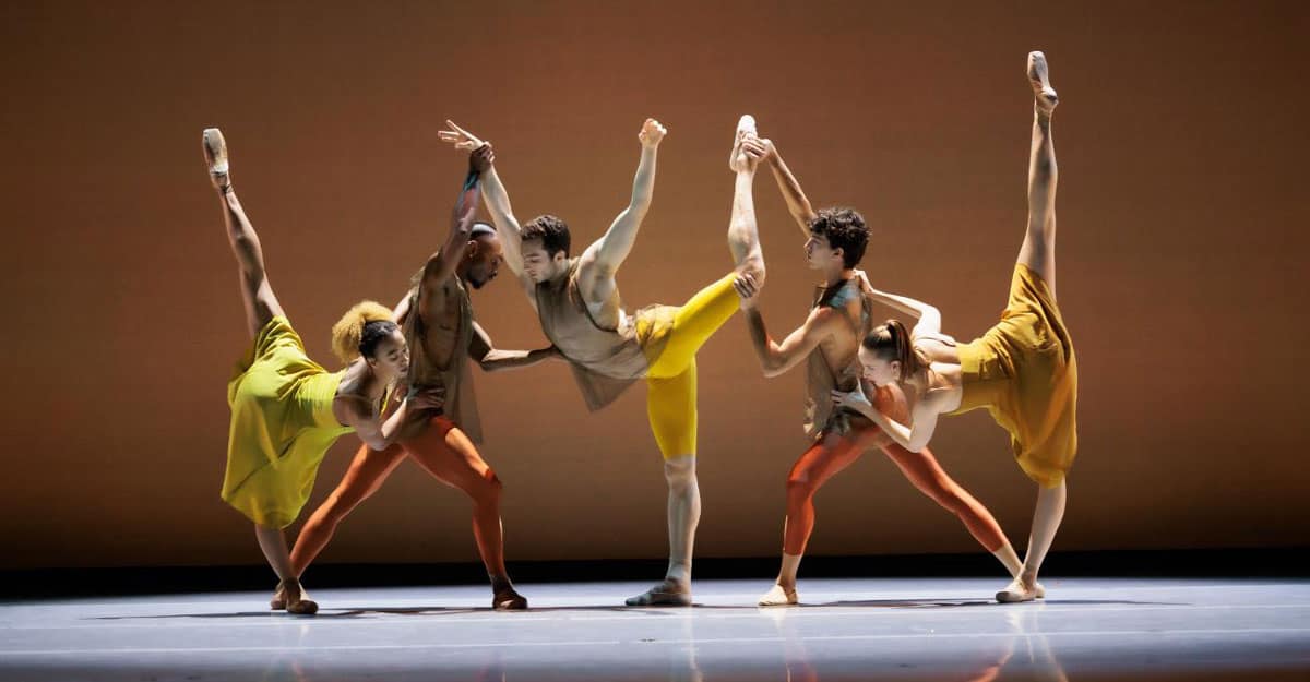 Alonzo-King-LINES-Ballet_Marusya-Madubuko,-Josh-Francique,-Theo-Duff-Grant,-Maël-Amatoul,-Tatum-Quiñónez_Chris-Hardy