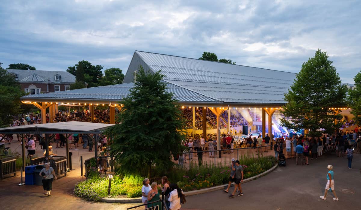 02_Amphitheater_Entertainment