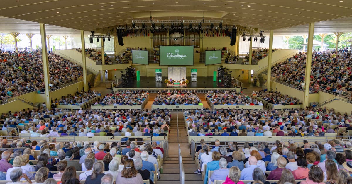 A crowded Amphitheater during a lecture